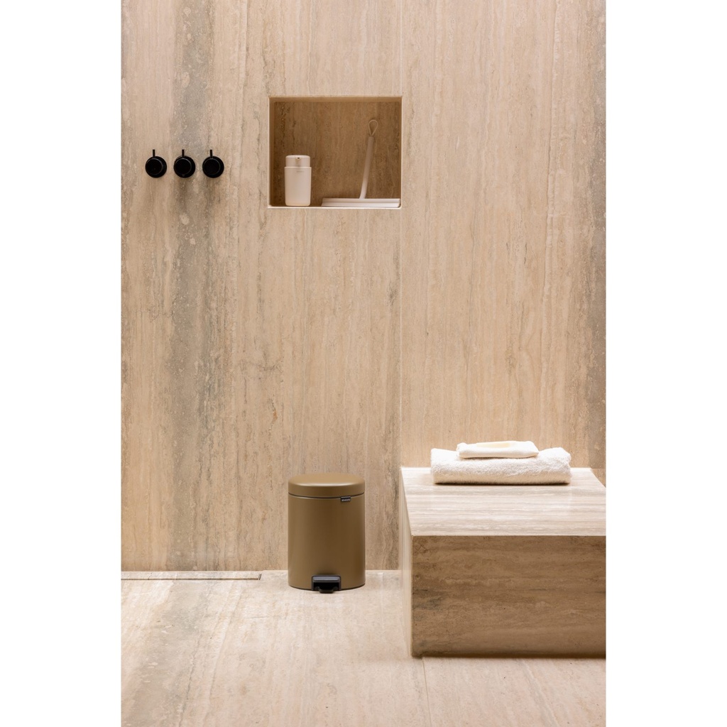 Prullenbak 5.0l NewIcon Brabantia warm brass sfeer 2