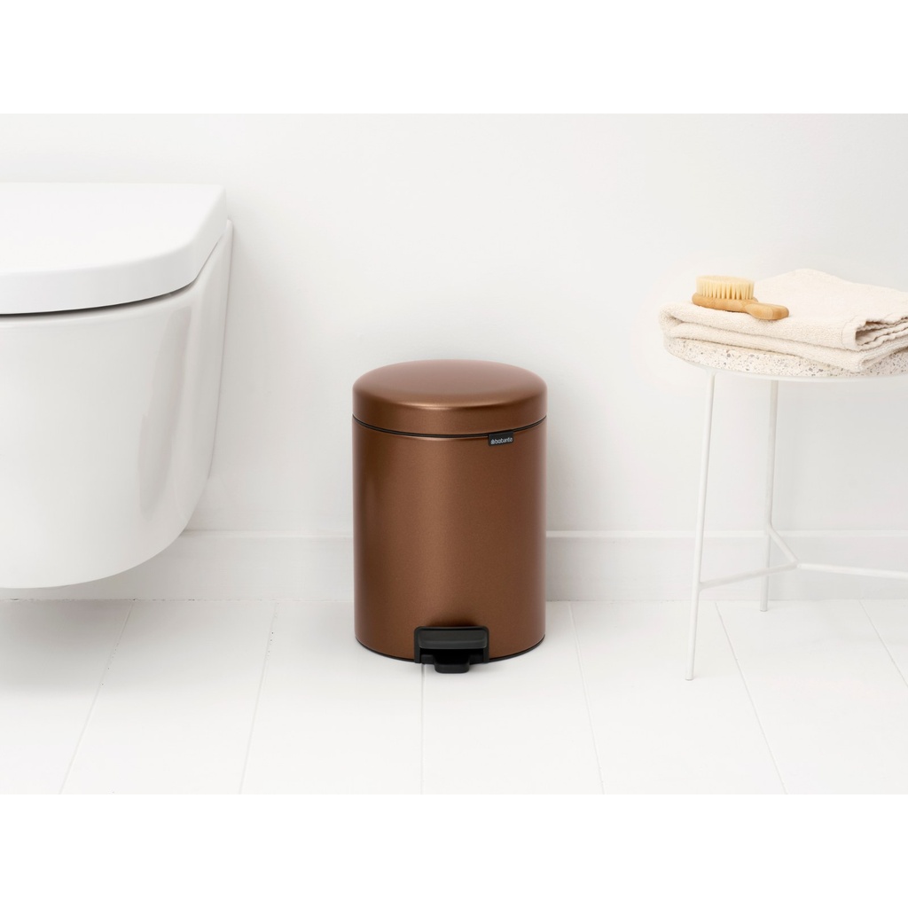 Prullenbak 5.0l NewIcon Brabantia warm bronze sfeer 3