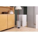Prullenbak 20.0l NewIcon Brabantia soft grey sfeer 1