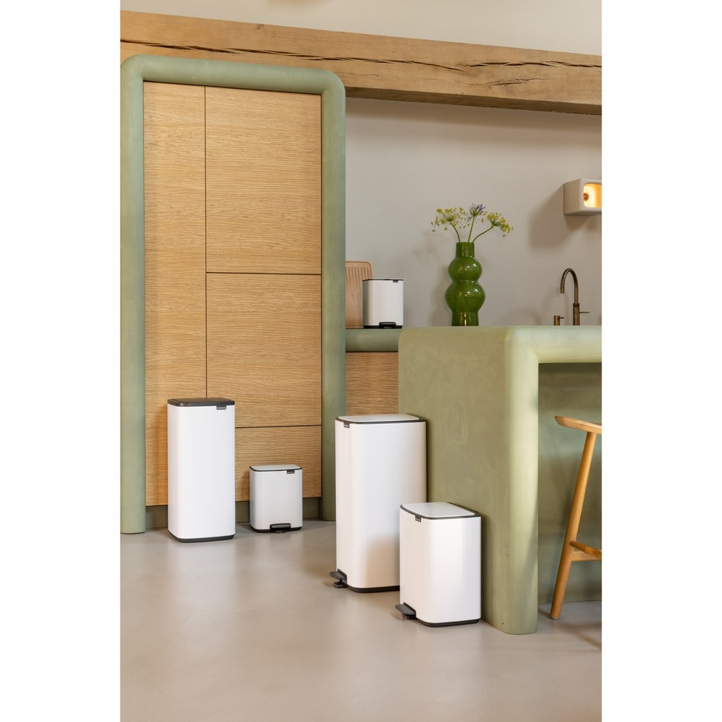 Prullenbak 7.0l Bo pedaal Brabantia white sfeer 3