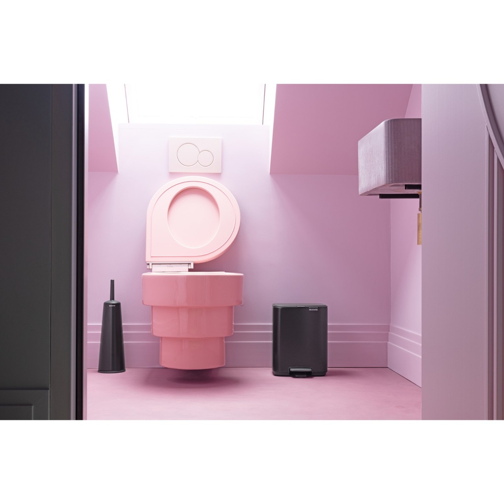 Prullenbak 7.0l Bo pedaal Brabantia matt black sfeer 1