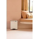 Prullenbak 12.0l Bo pedaal Brabantia soft beige sfeer 3