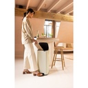 Prullenbak 30.0l Bo pedaal Brabantia soft beige sfeer 2