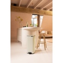 Prullenbak 30.0l Bo pedaal Brabantia soft beige sfeer 3