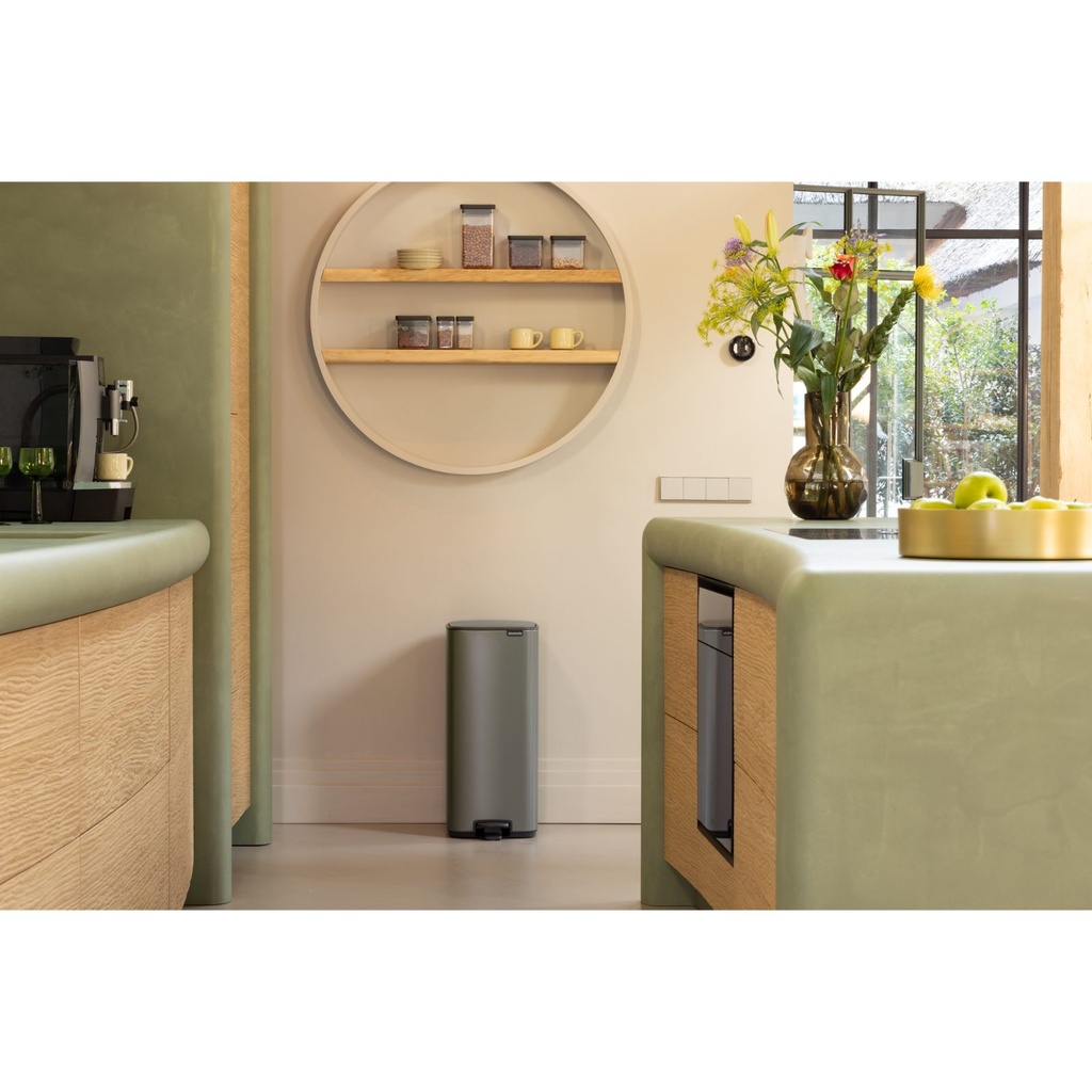 Prullenbak 30.0l Bo pedaal Brabantia platinum sfeer 3