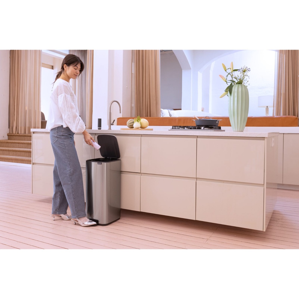 Prullenbak 30.0l Bo pedaal Brabantia fpp matt steel sfeer 2