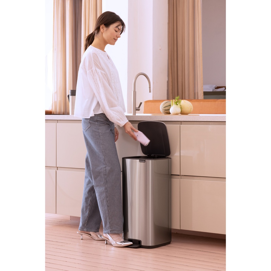 Prullenbak 30.0l Bo pedaal Brabantia fpp matt steel sfeer 3
