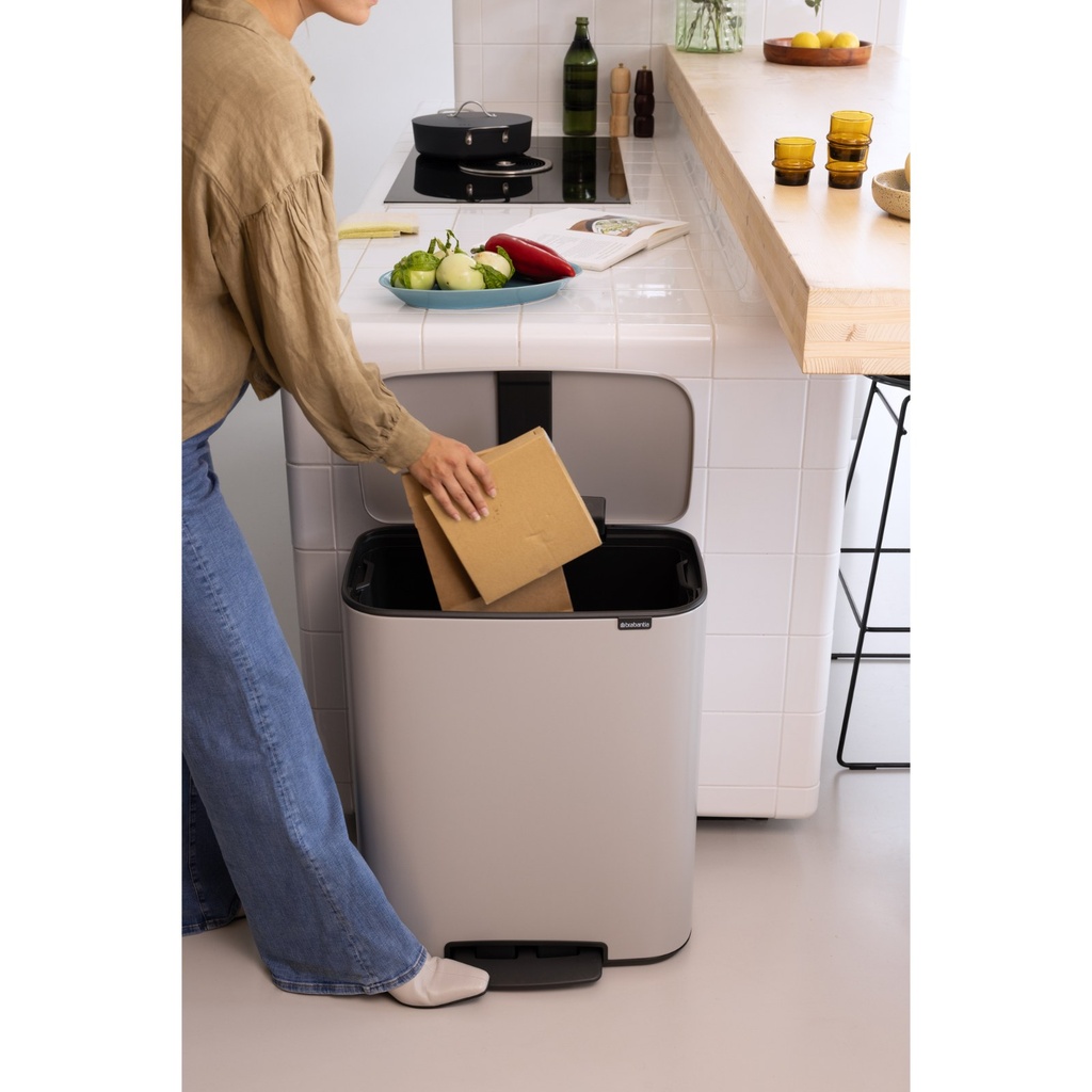Prullenbak 60.0l Bo pedaal Brabantia soft grey sfeer 1