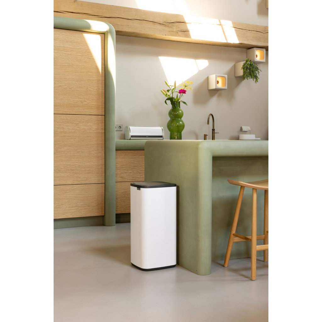 Prullenbak 30.0l Bo touch Brabantia white sfeer 2