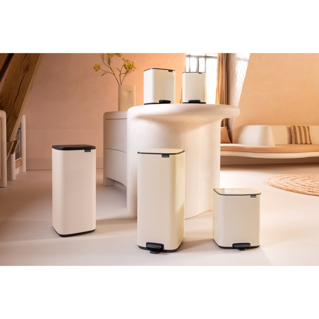 Prullenbak 30.0l Bo touch Brabantia soft beige sfeer 2