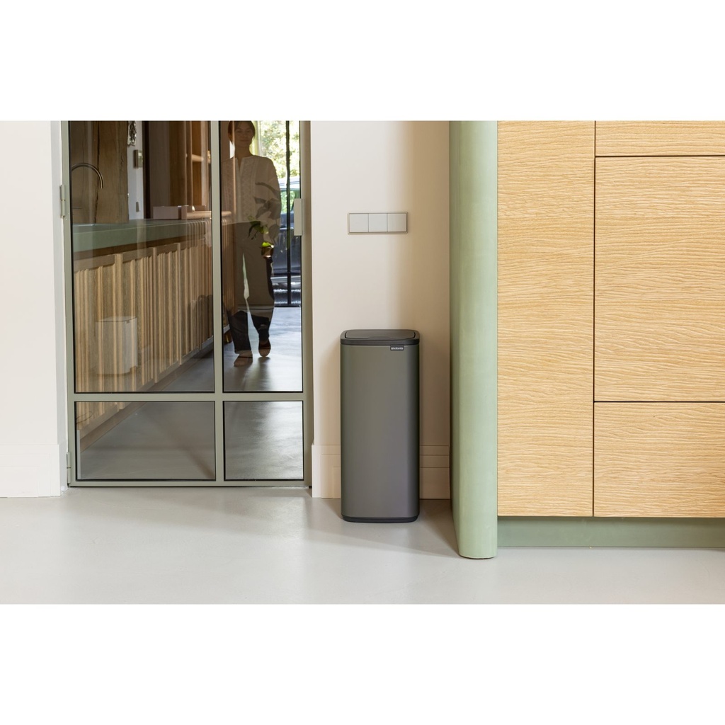 Prullenbak 30.0l Bo touch Brabantia platinum sfeer 1