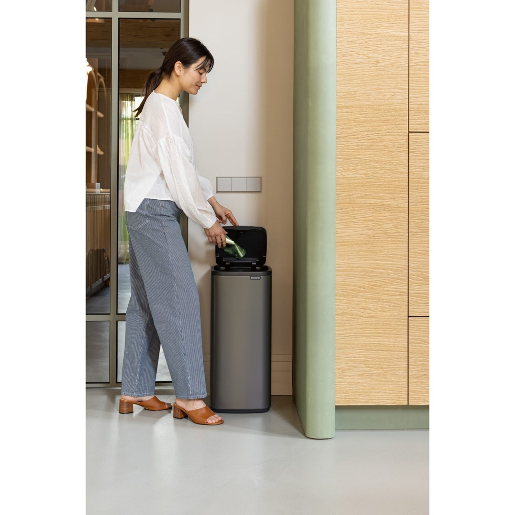 Prullenbak 30.0l Bo touch Brabantia platinum sfeer 2