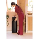 Prullenbak 30.0l Bo touch Brabantia matt black sfeer 2