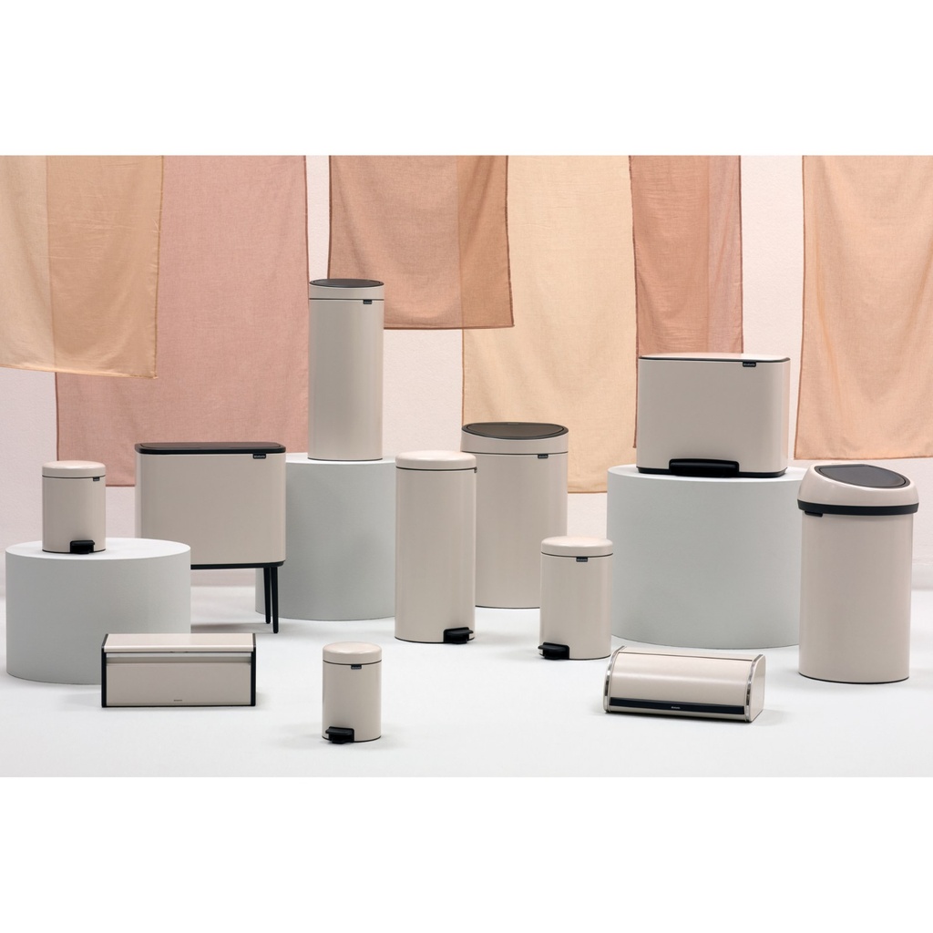 Prullenbak 36.0l Bo touch Brabantia soft beige sfeer 3
