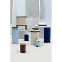 Prullenbak 11/23.0l Bo touch Brabantia soft beige sfeer 2