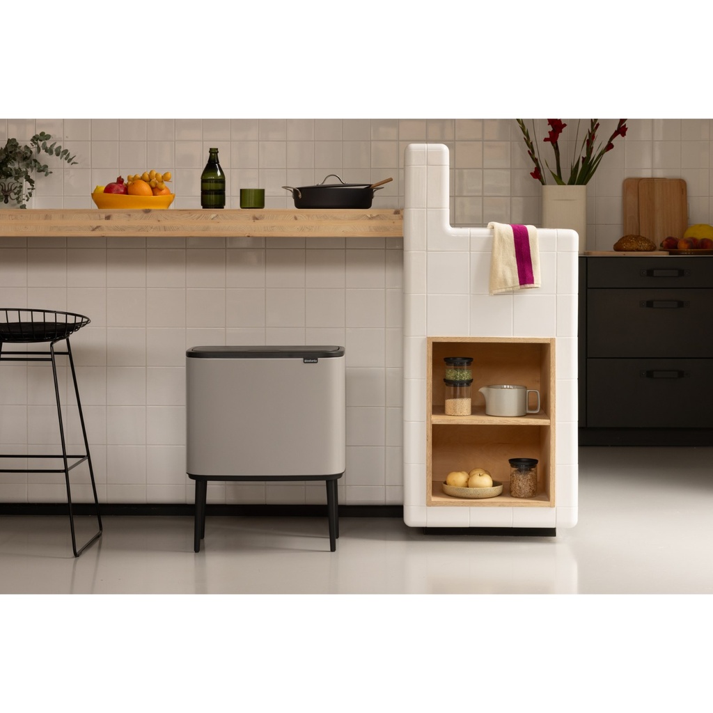 Prullenbak 11/23.0l Bo touch Brabantia soft grey sfeer 2