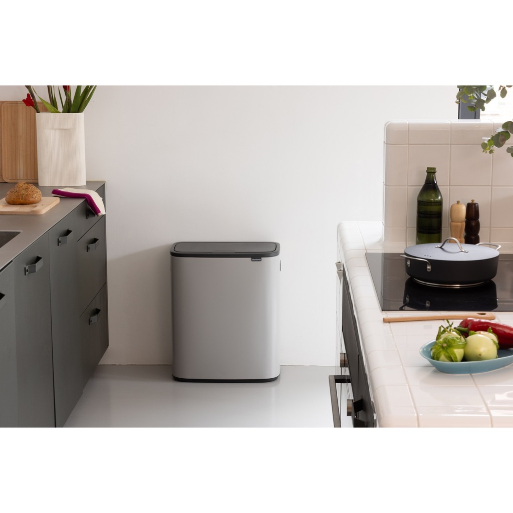 Prullenbak 60.0l Bo touch Brabantia soft grey sfeer 2