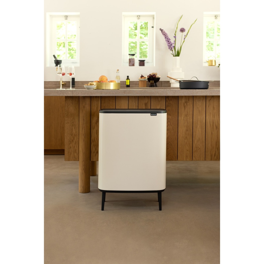Prullenbak 60.0l Bo touch Hi Brabantia soft beige sfeer 3
