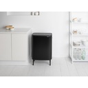 Prullenbak 60.0l Bo touch Hi Brabantia matt black sfeer 1