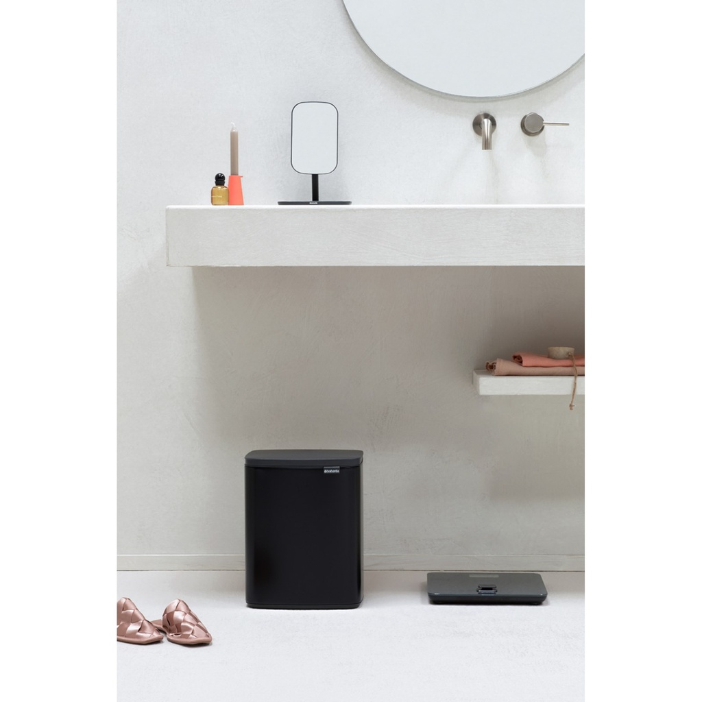 Prullenbak 12.0l Bo Brabantia matt black sfeer 3
