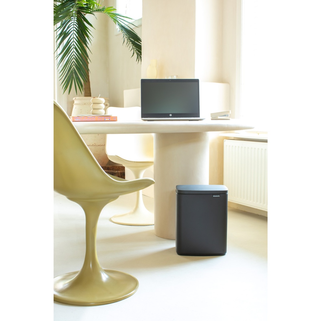 Prullenbak 12.0l Bo Brabantia mineral infinite grey sfeer 1