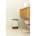 Prullenbak 7.0l Bo op poten Brabantia soft beige sfeer 3