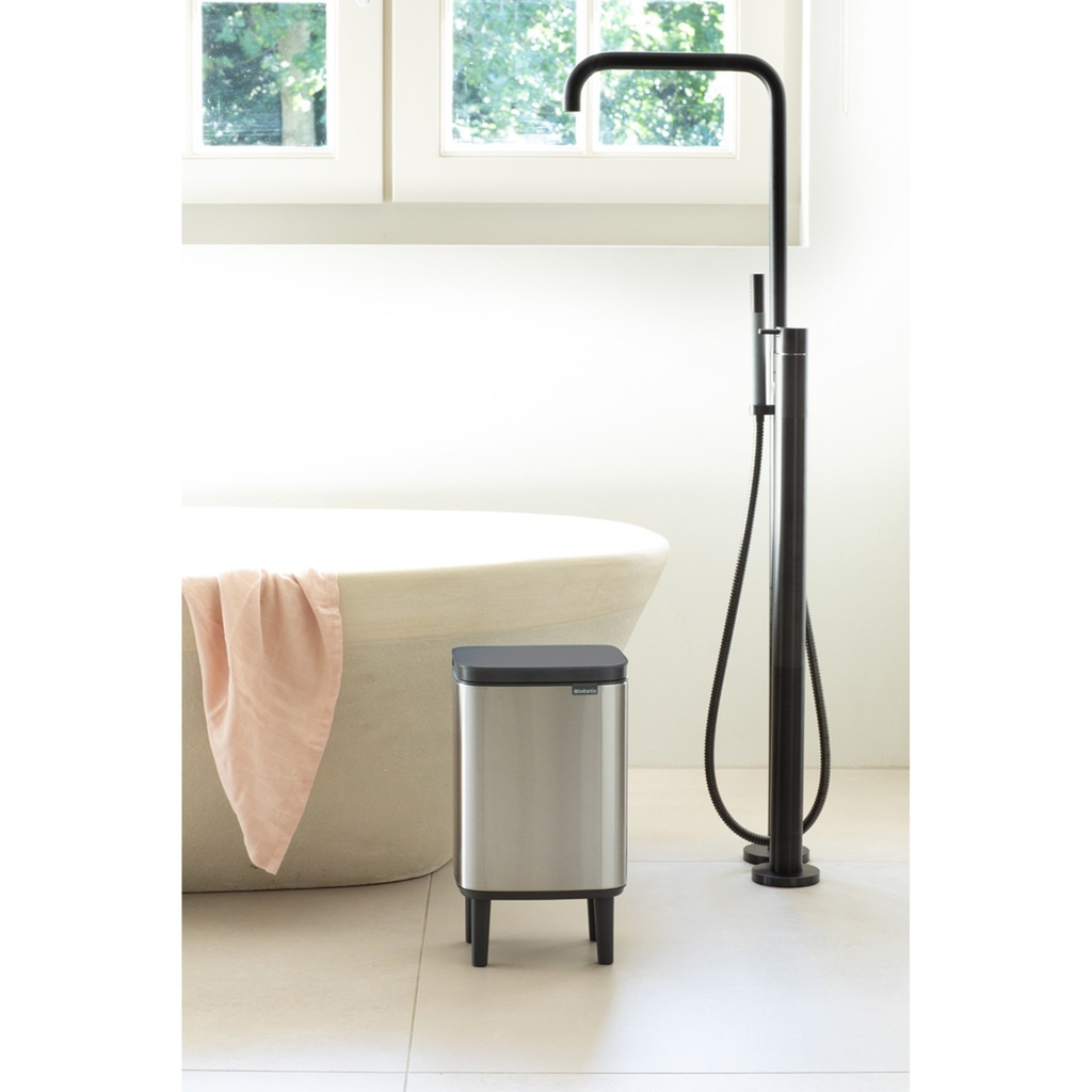 Prullenbak 7.0l Bo op poten Brabantia fpp matt steel sfeer 1