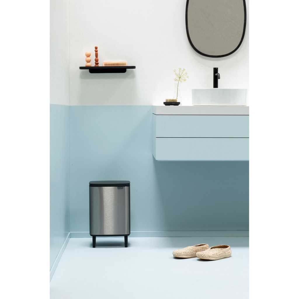 Prullenbak 12.0l Bo op poten Brabantia fpp matt steel sfeer 3