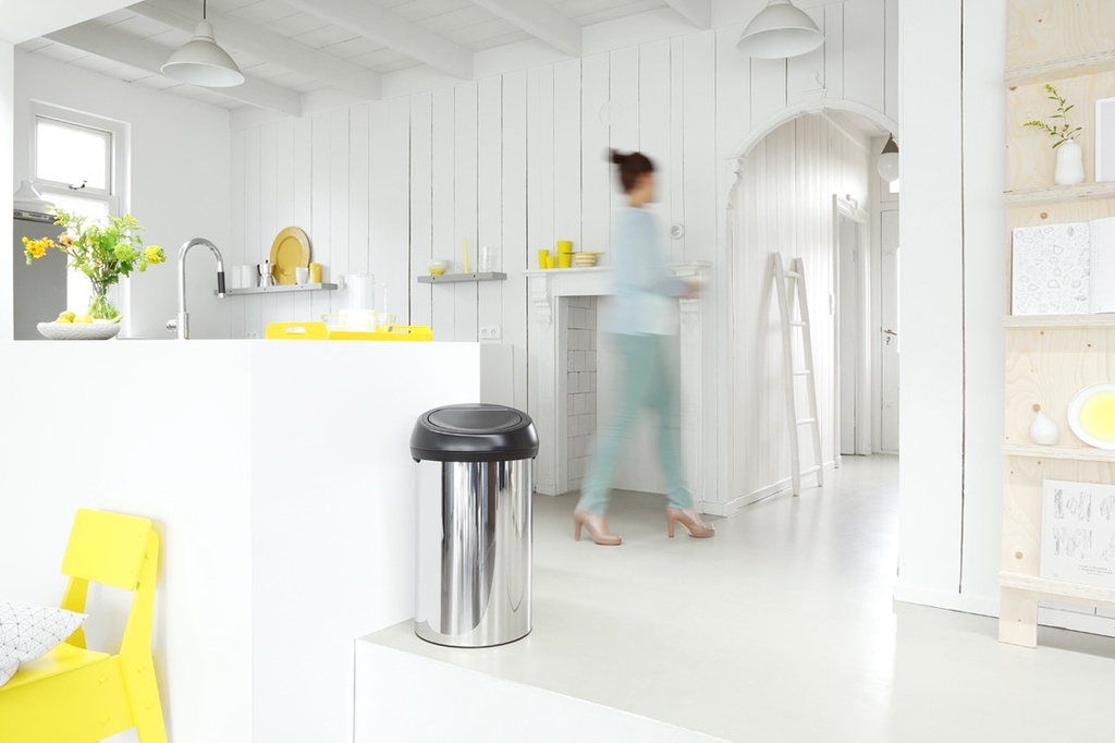 Prullenbak 60.0l touch bin Brabantia steel/matt black sfeer 2