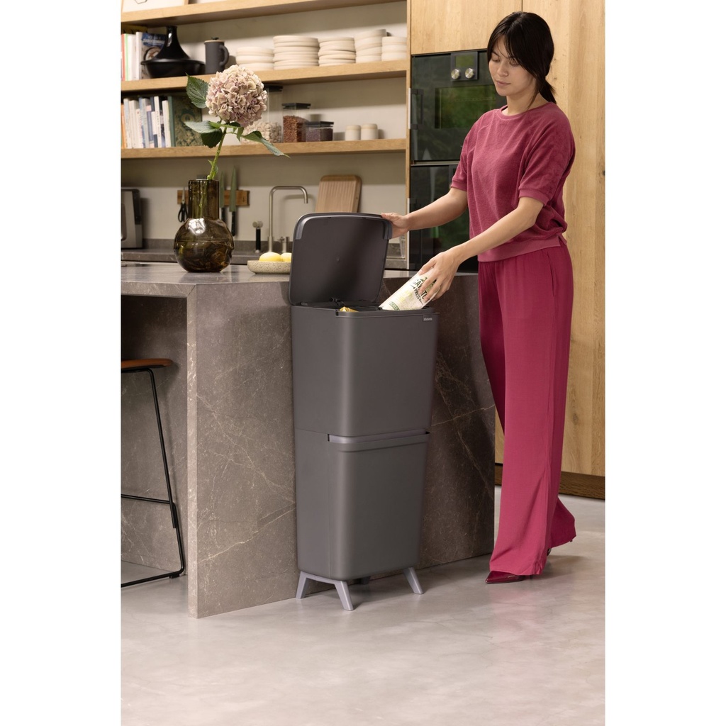 Prullenbak 25/10/10.0l SortUp Hi Brabantia dark grey sfeer 3