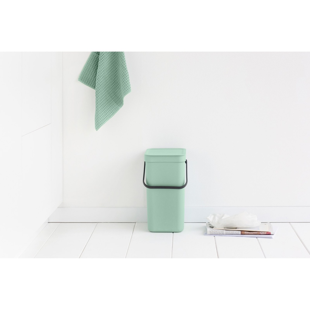 Prullenbak sort&go 12.0l Brabantia jade green sfeer 1