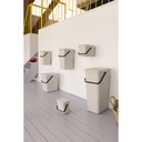 Prullenbak sort&go 16.0l Brabantia soft beige sfeer 3