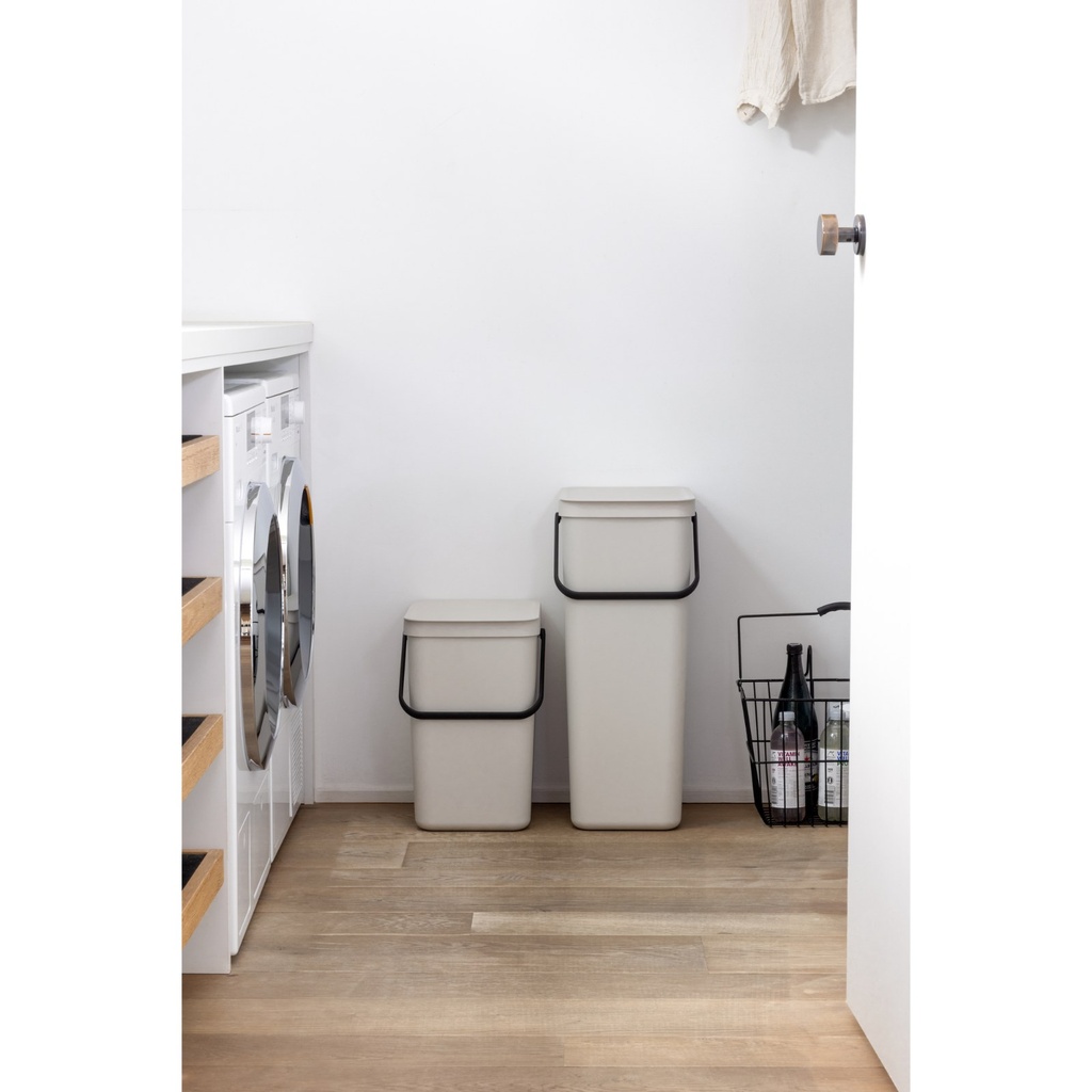 Prullenbak sort&go 25.0l Brabantia soft beige sfeer 1