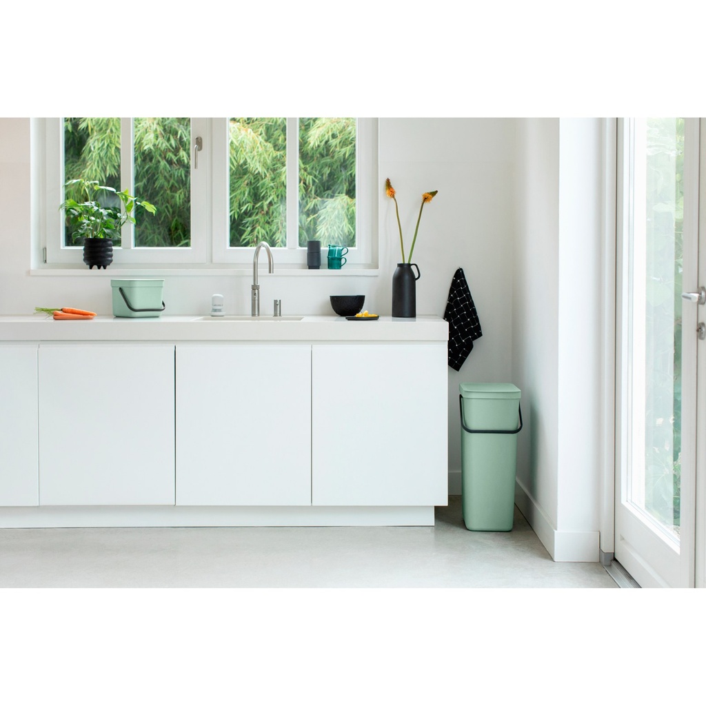 Prullenbak sort&go 40.0l Brabantia jade green sfeer 1