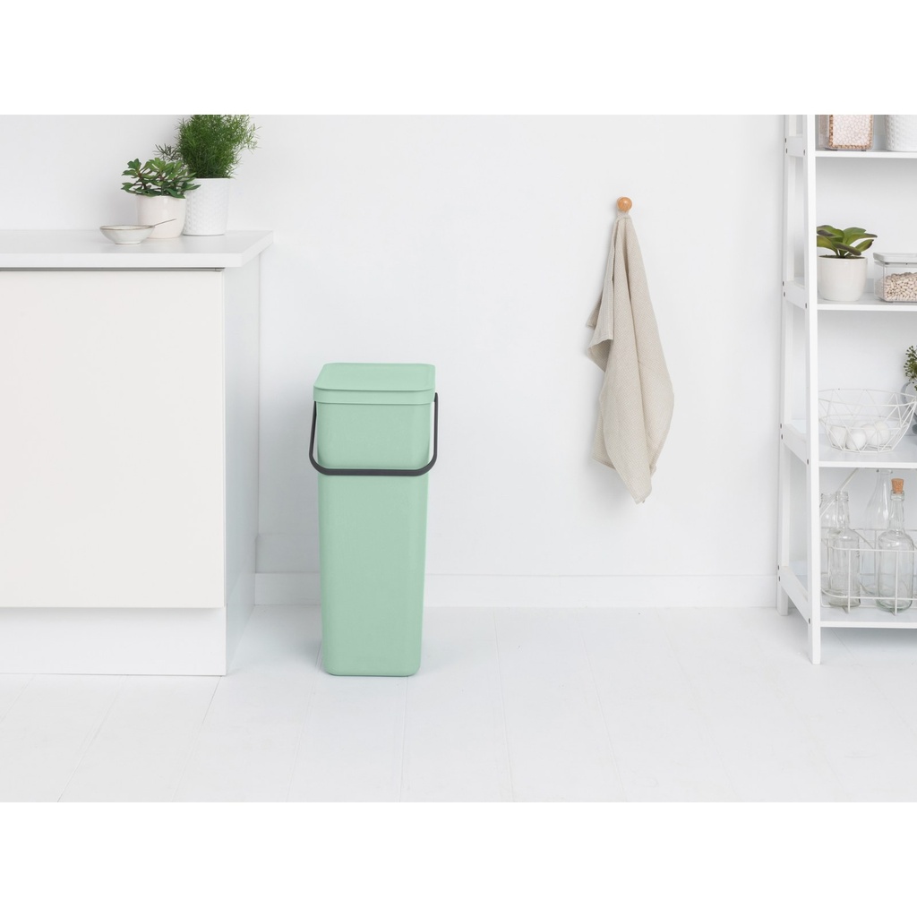 Prullenbak sort&go 40.0l Brabantia jade green sfeer 2