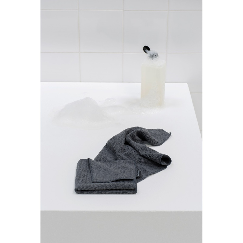 set van 2 schoonmaakdoekjes 30x30cm sinkside microvezel Brabantia dark grey sfeer 1