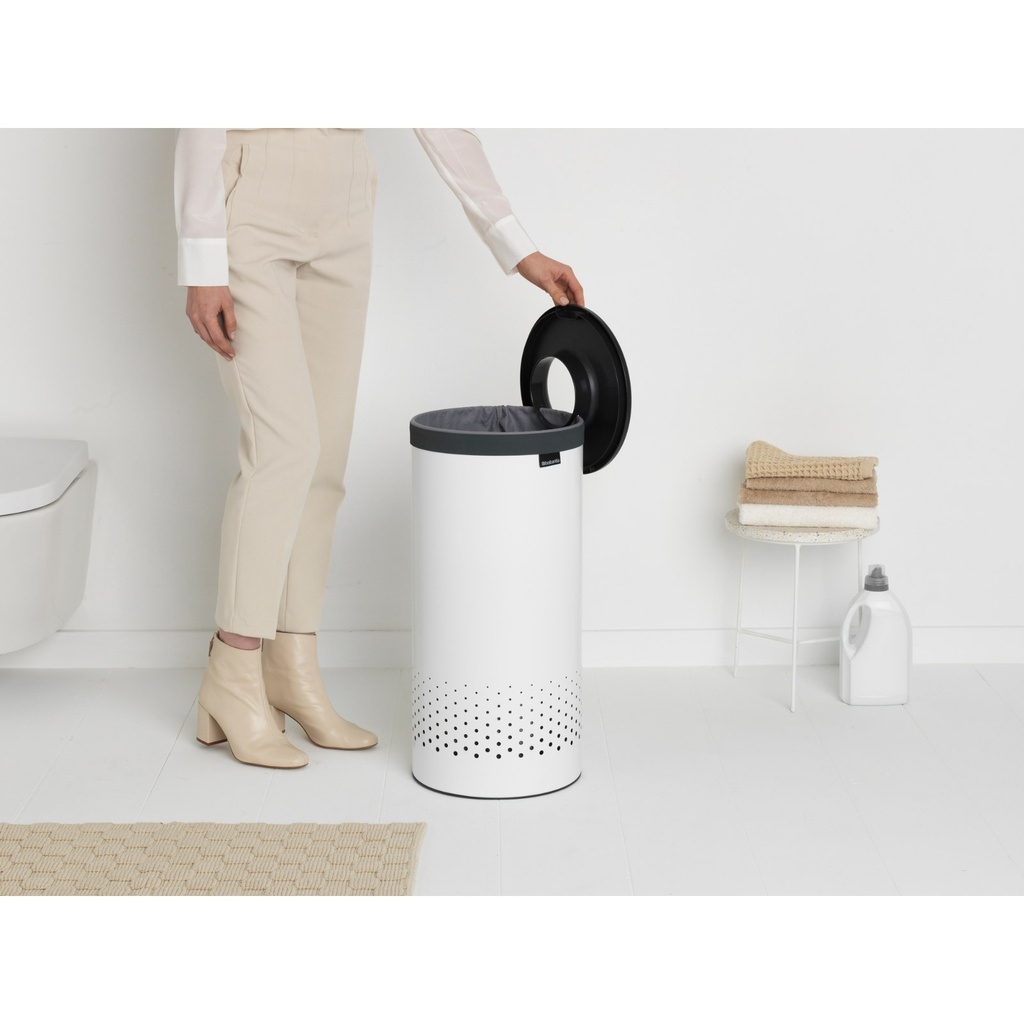 Wasbox m/kunststof deksel 35.0l Brabantia white/dark grey sfeer 3