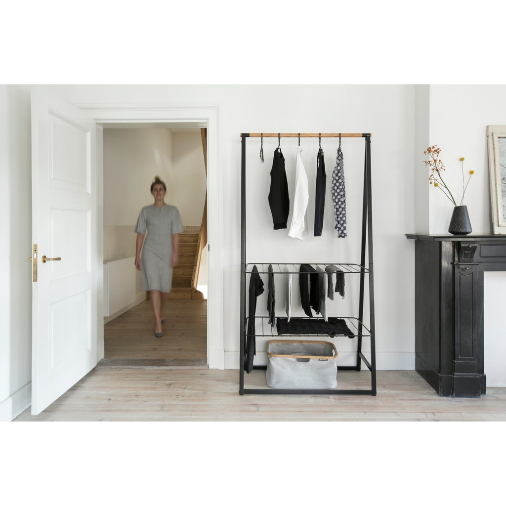 Kledingrek linn large Brabantia black sfeer 3