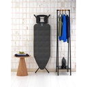 Strijkplank C 124x45cm m/solide strijkijzerhouder Brabantia denim black zwart frame sfeer 1