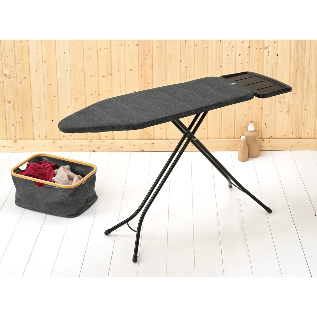 Strijkplank C 124x45cm m/solide stoomunithouder Brabantia denim black zwart frame sfeer 2