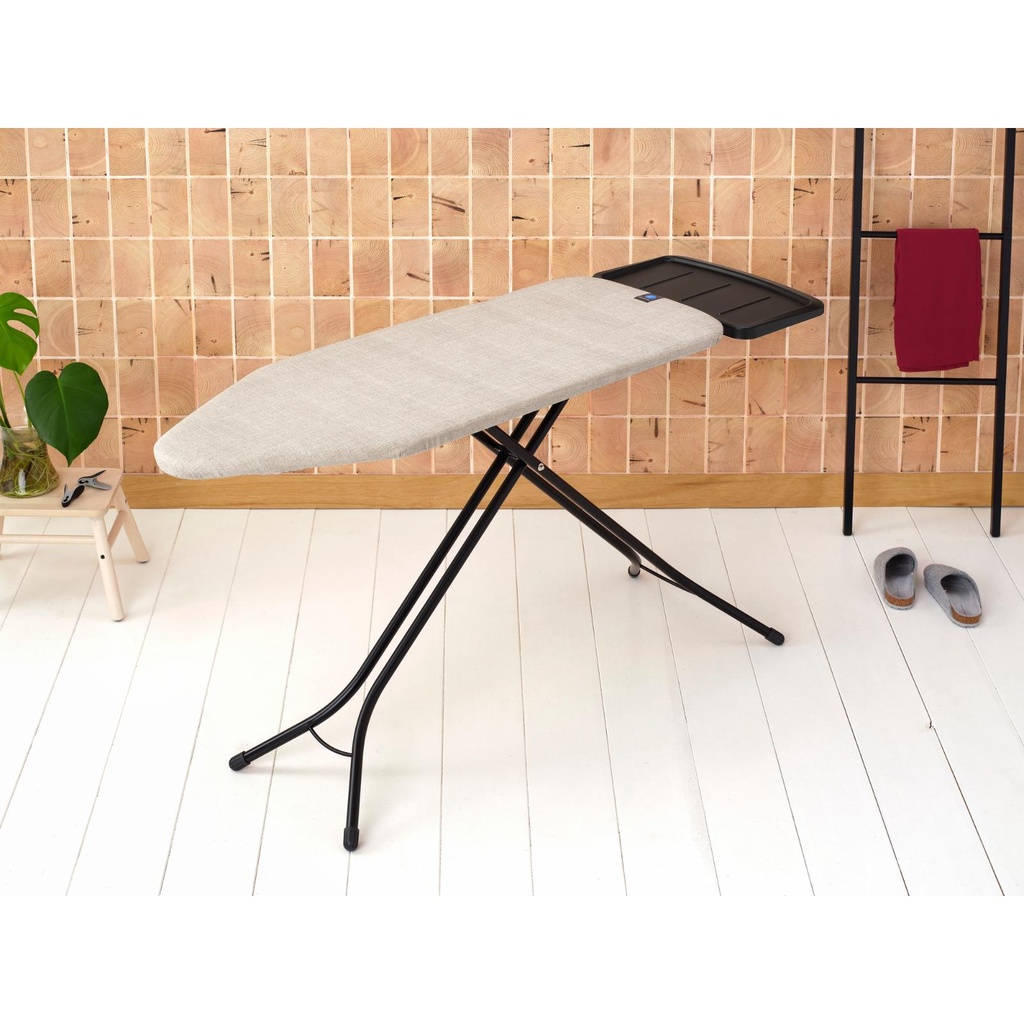 Strijkplank C 124x45cm m/solide stoomunithouder Brabantia denim grey zwart frame sfeer 2