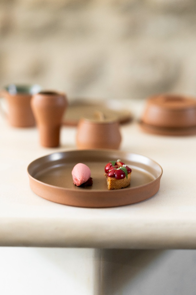 Bord diep 23.0cm Contre-Jour mocha brown Revol sfeer 3