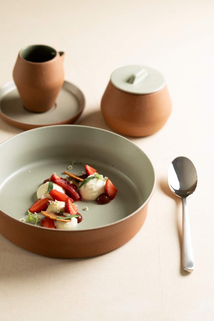 Schotel espresso 12.4cm Contre-Jour almond green Revol sfeer 3
