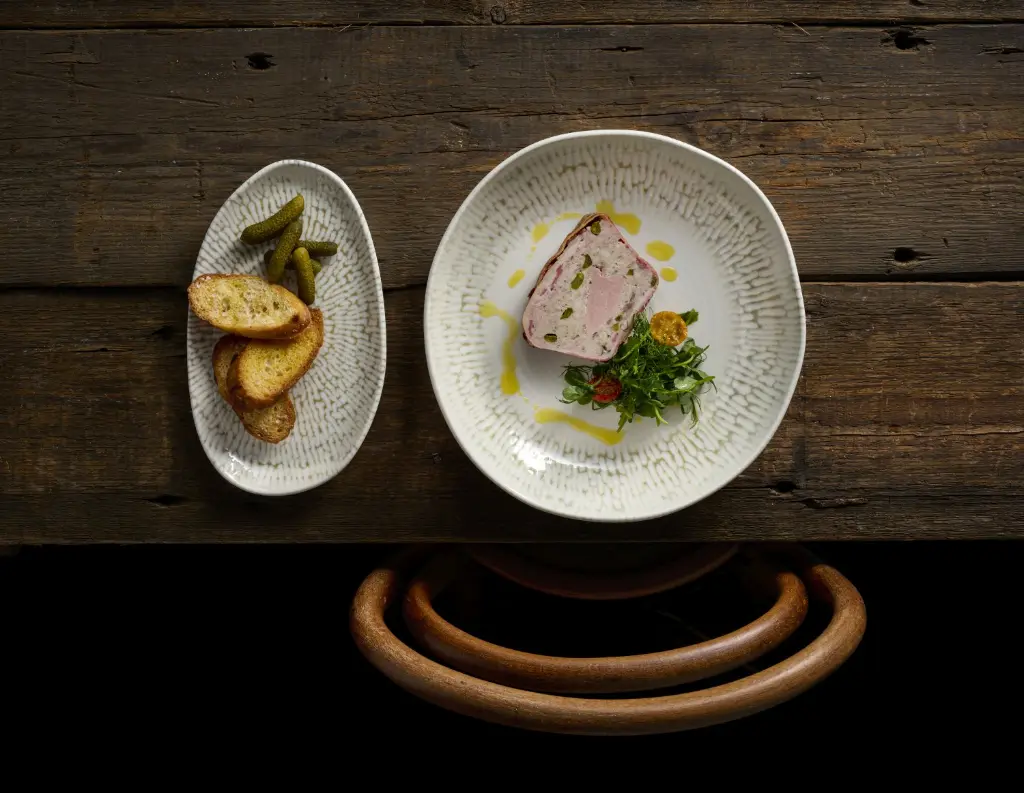 CASCADE TAUPE GAME TERRINE NO CUTLERY.webp