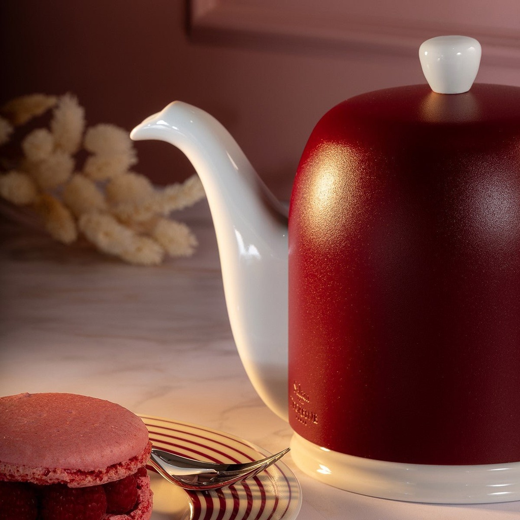 Theepot 100.0cl Salam white cloche burgundy Guy Degrenne sfeer 2
