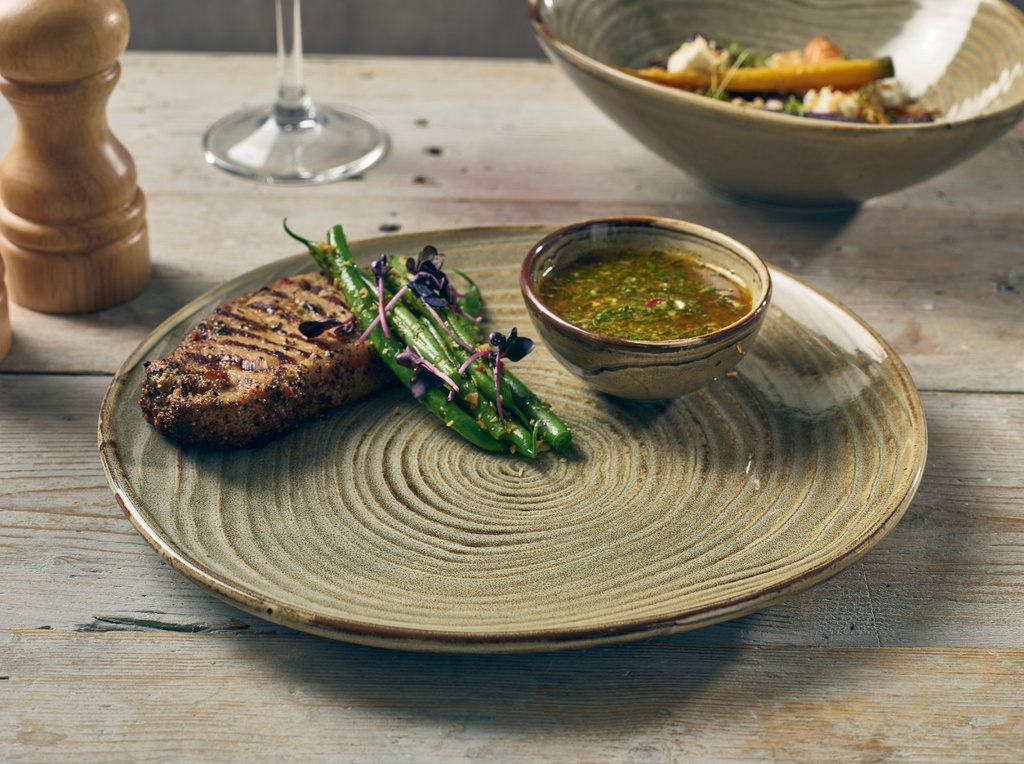 Bord plat coupe organic 25.0cm Terra Smoke Grey Genware sfeer 1